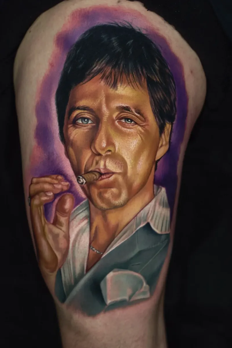 Tatuaje realista de león en el antebrazo curado