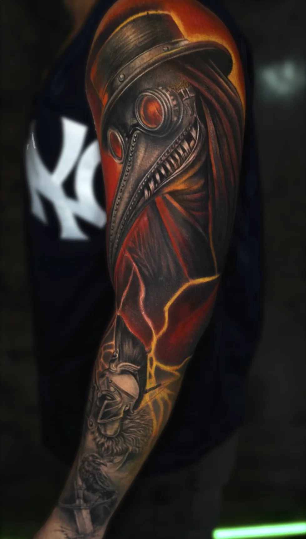 Tatuaje a color de manga completa, retrato steampunk de médico de la peste